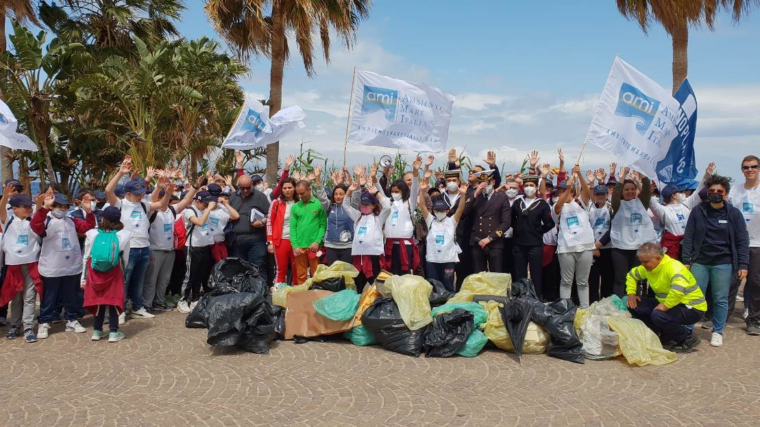 pulizia plastica lungomare reggio calabria