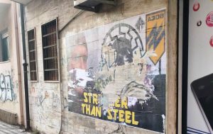 striscione nazista battaglione azov