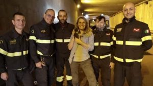 vigili del fuoco salvano gattino
