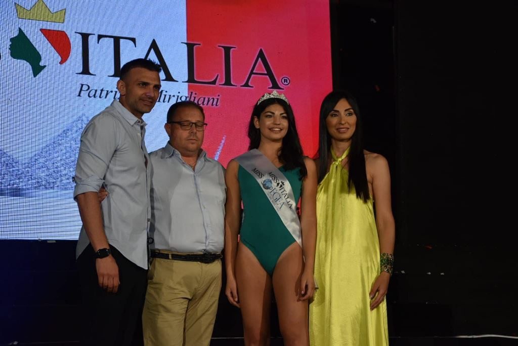 Martina Guida con Linda Suriano, Carmelo Ambrogio e Michele Covello di Egea Global Services srl.