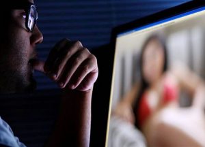 hacker spiano vita sessuale