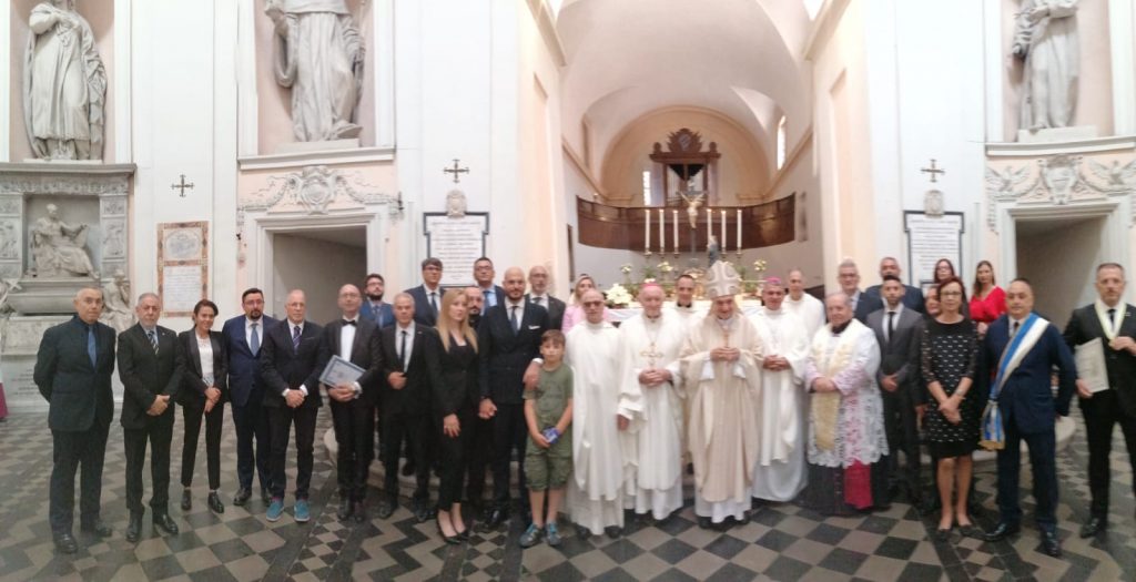 i Membri Ina con il Cardinali Comastri