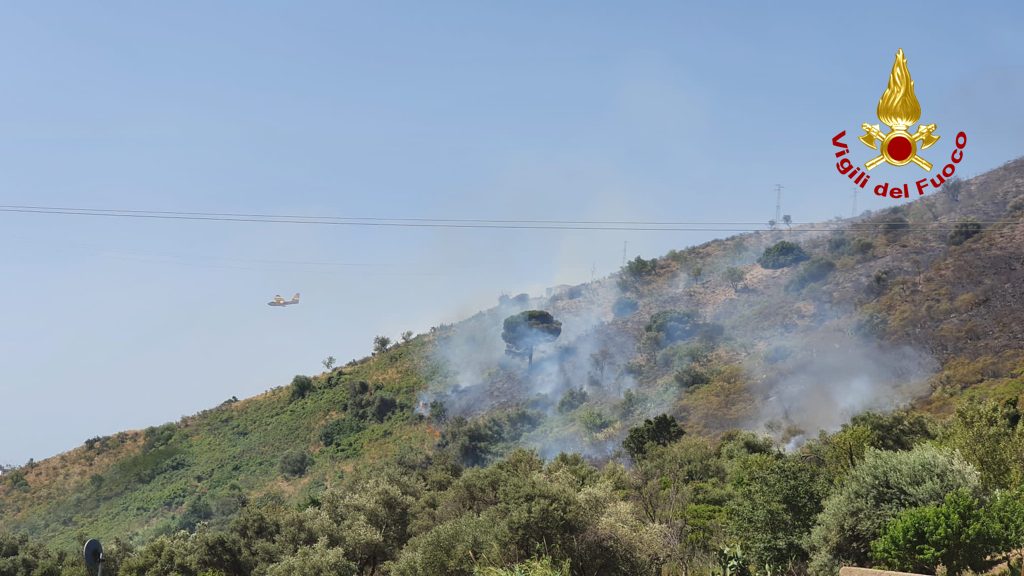 incendio vegetazione messina