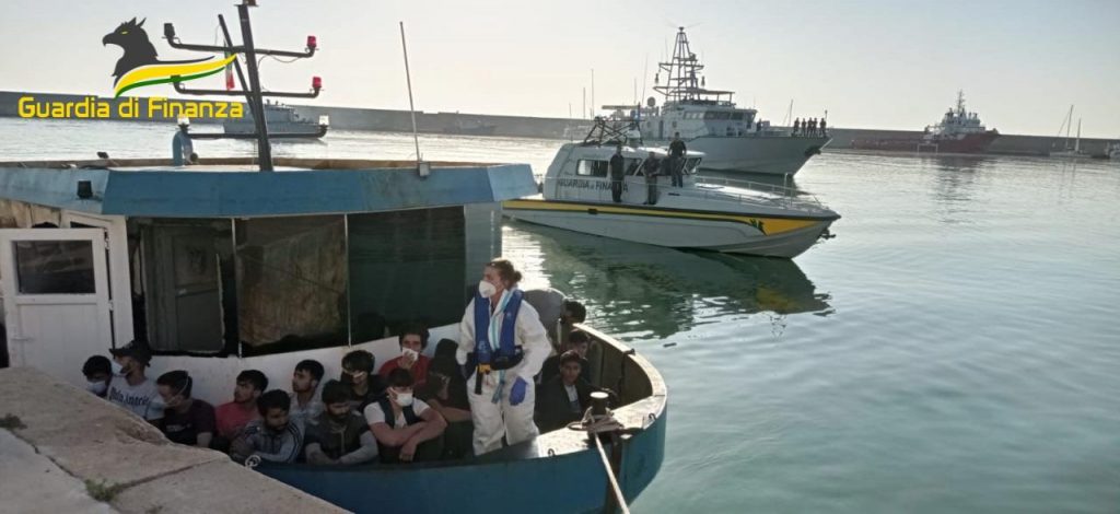 peschereccio migranti crotone