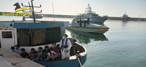 peschereccio migranti crotone