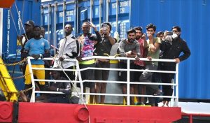 salvini selfie migranti messina