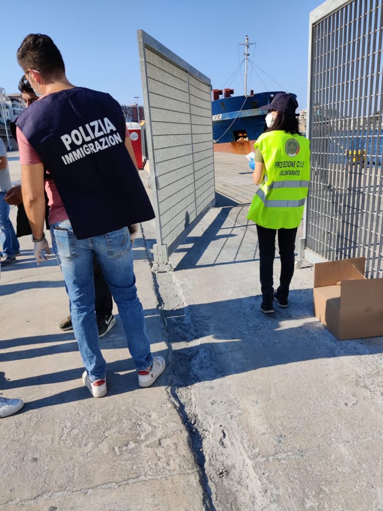 Arrivo migranti reggio calabria