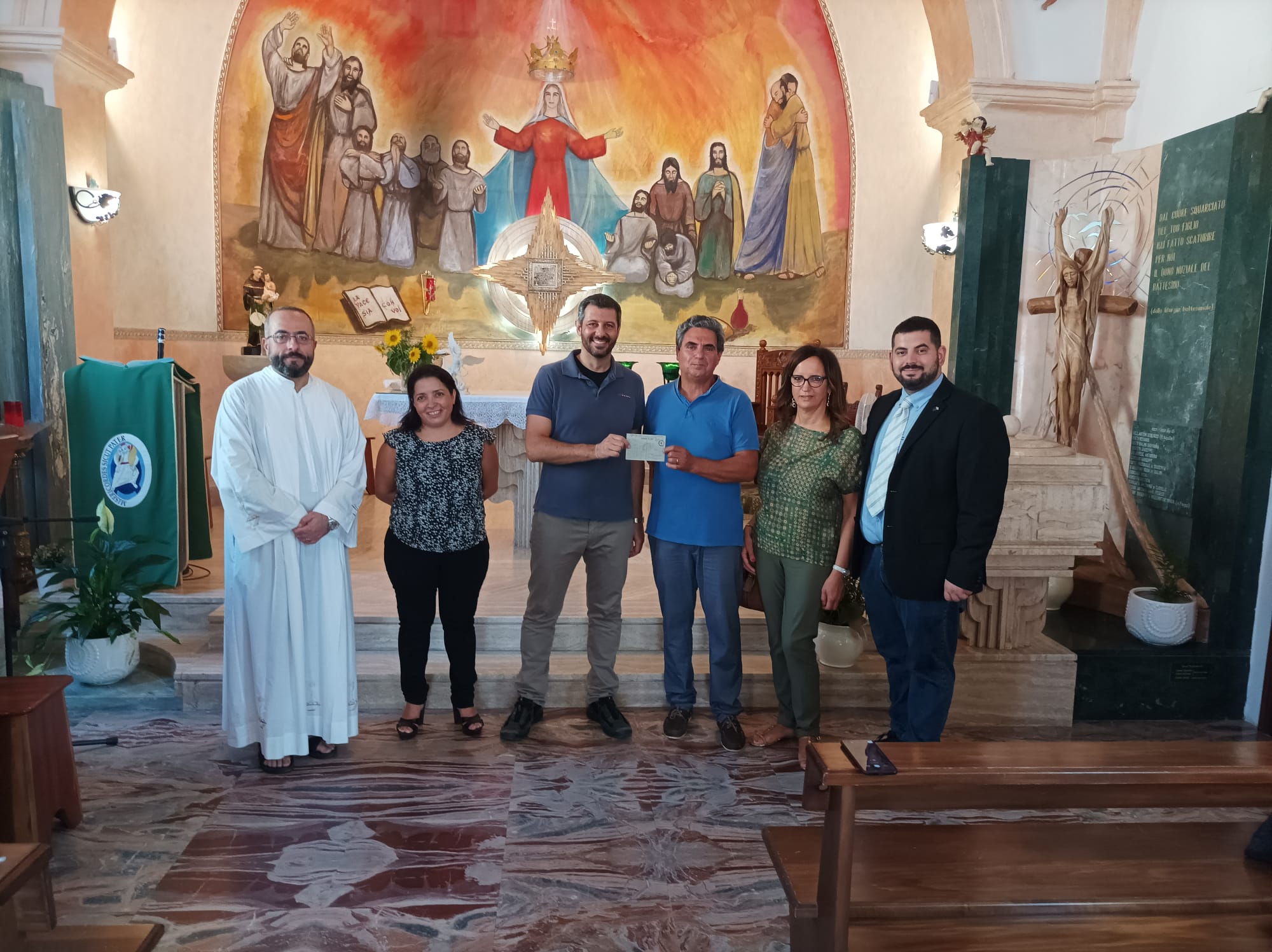 Consegna della cartolina a Melia