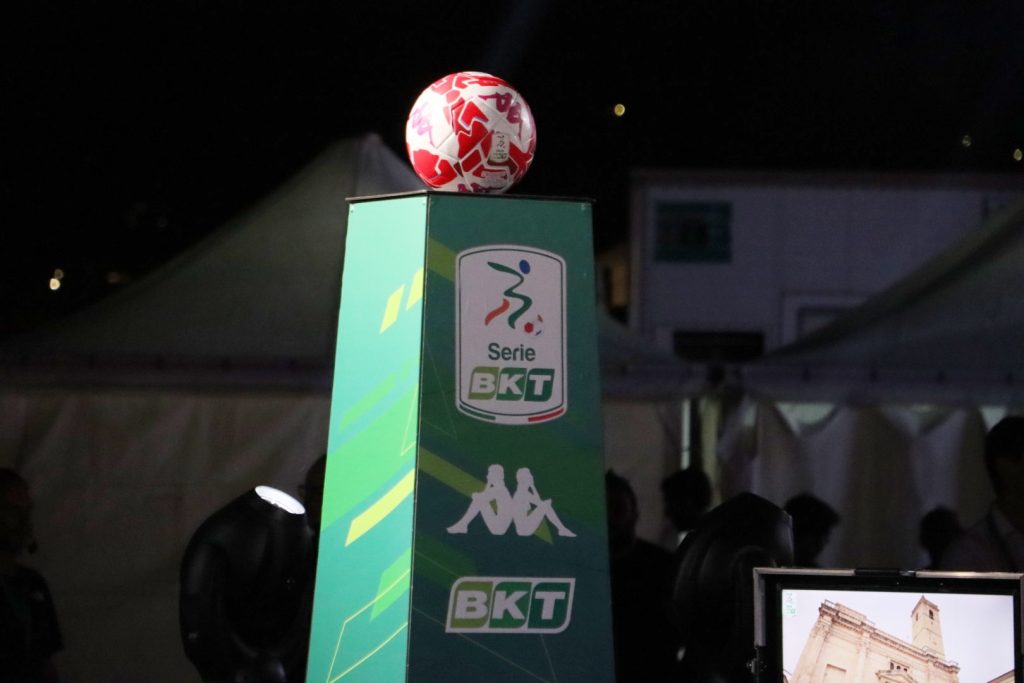 Presentazione calendari Serie B Reggio Calabria pallone