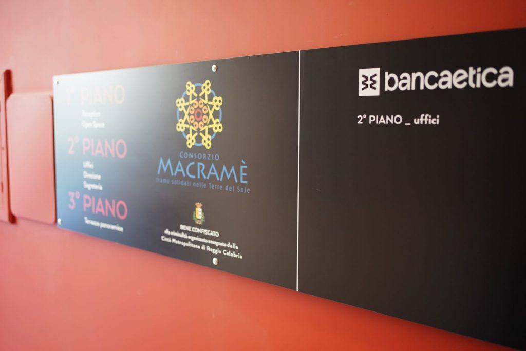 bene confiscato macramè