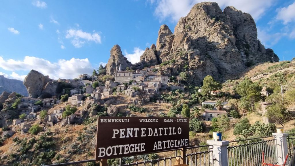 borgo pentedattilo reggio calabria