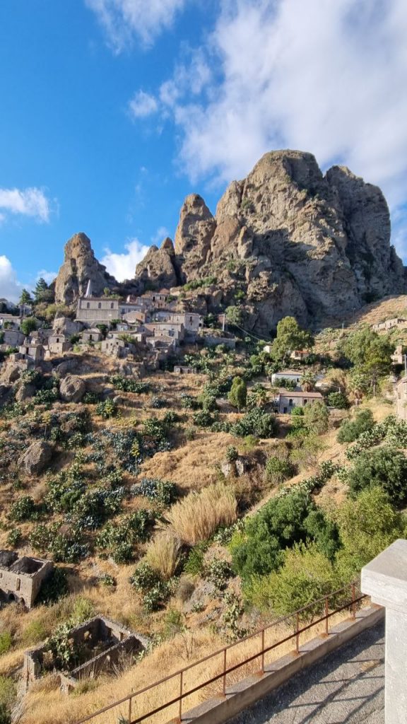 borgo pentedattilo reggio calabria