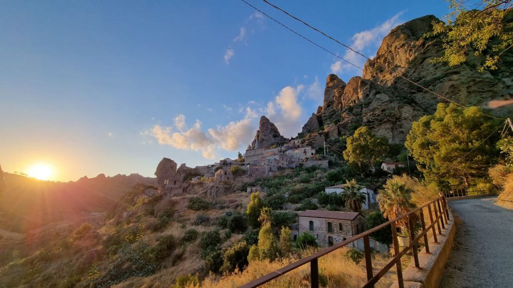 borgo pentedattilo reggio calabria