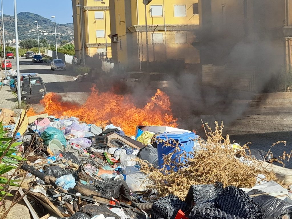 incendio rifiuti arghillà