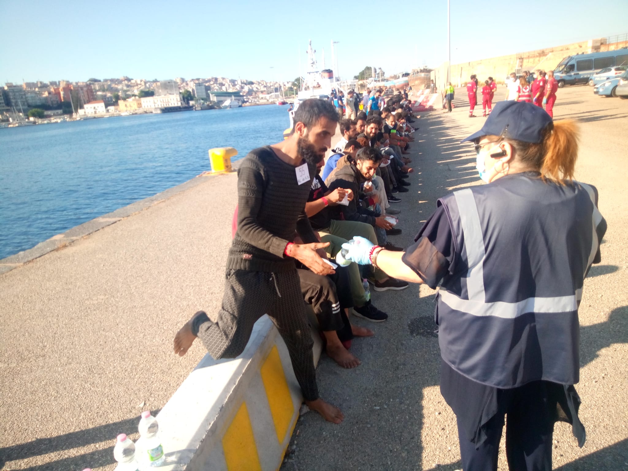 sbarco migranti (1)
