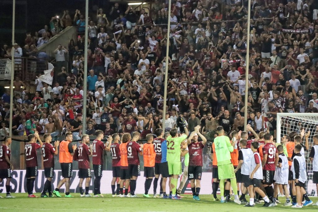 Reggina-Sudtirol festeggiamenti saluto tifosi curva sud granillo