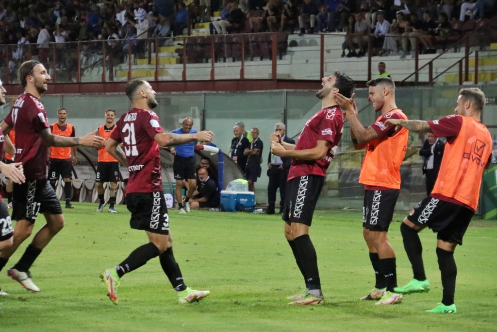Reggina-Sudtirol esultanza gol Lombardi (6)