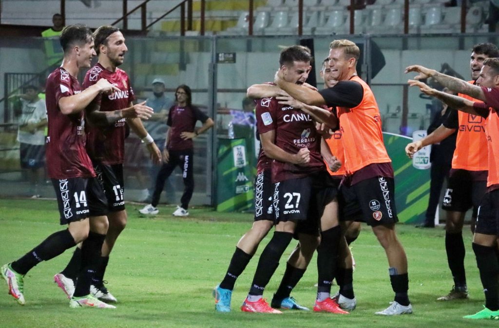 Reggina-Sudtirol esultanza gol Pierozzi (6)