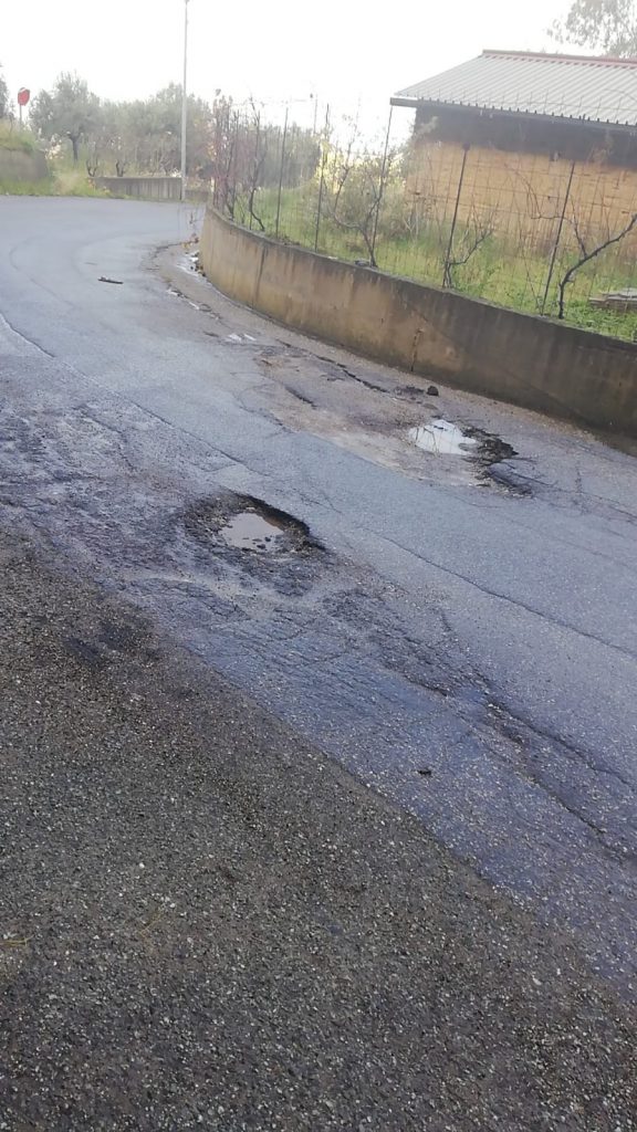 Spazzatura, buche, scarsa manutenzione Comitato Pro Vinco e Pavigliana