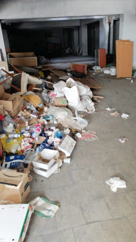 Spazzatura rifiuti alloggi Bisconte