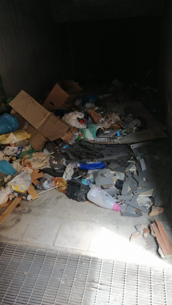 Spazzatura rifiuti alloggi Bisconte