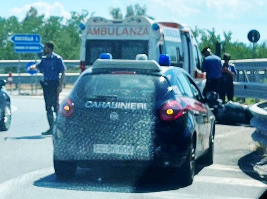 ambulanza carabinieri incidente