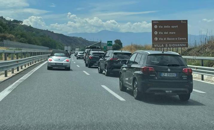 caos traghetti villa san giovanni autostrada salerno reggio calabria