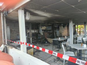 incendio lido blau beach cropani