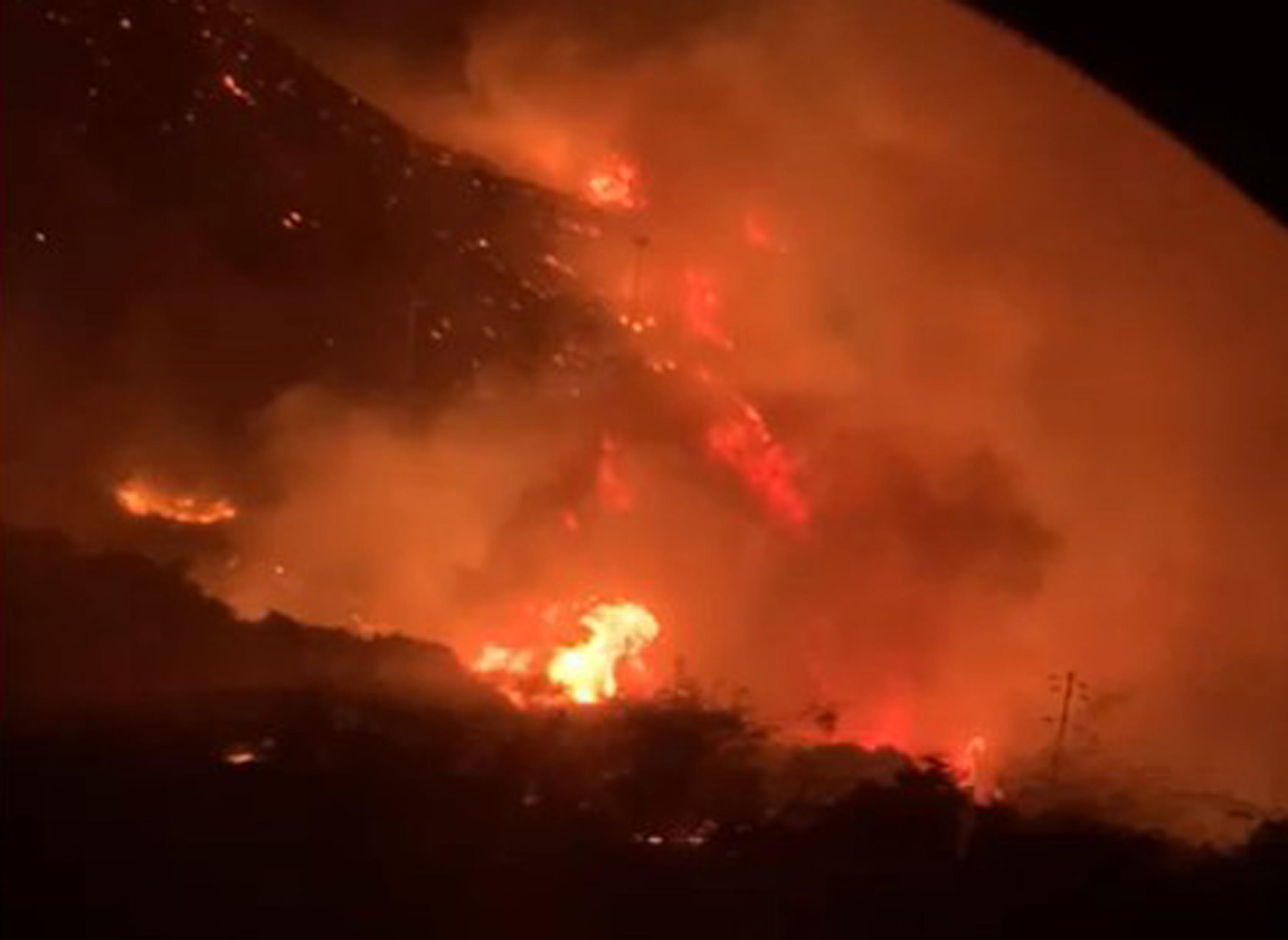 Incendi: fiamme a Pantelleria, roghi su più fronti
