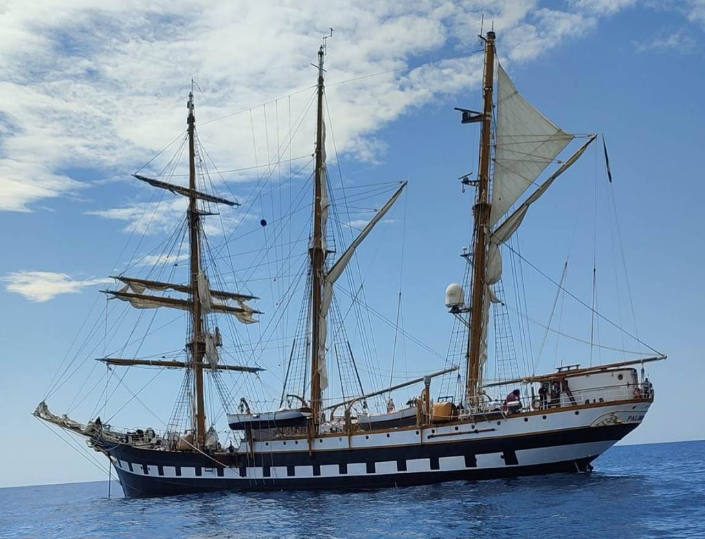 nave palinuro roccella jonica