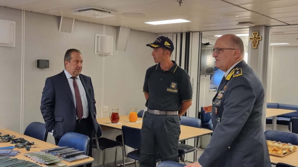 pattugliatore p04 osum guardia di finanza porto reggio calabria