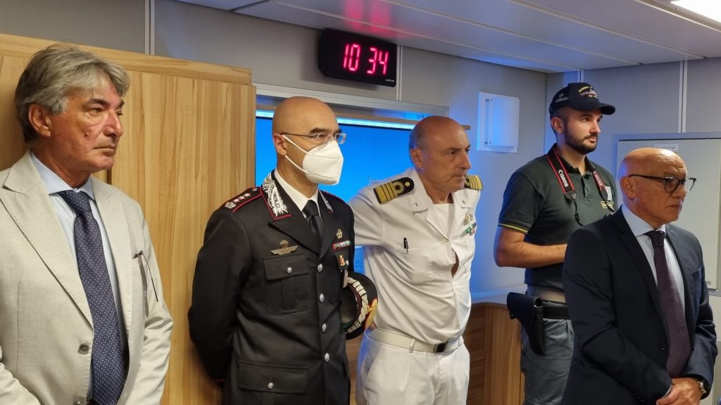 pattugliatore p04 osum guardia di finanza porto reggio calabria