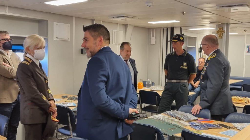 pattugliatore p04 osum guardia di finanza porto reggio calabria