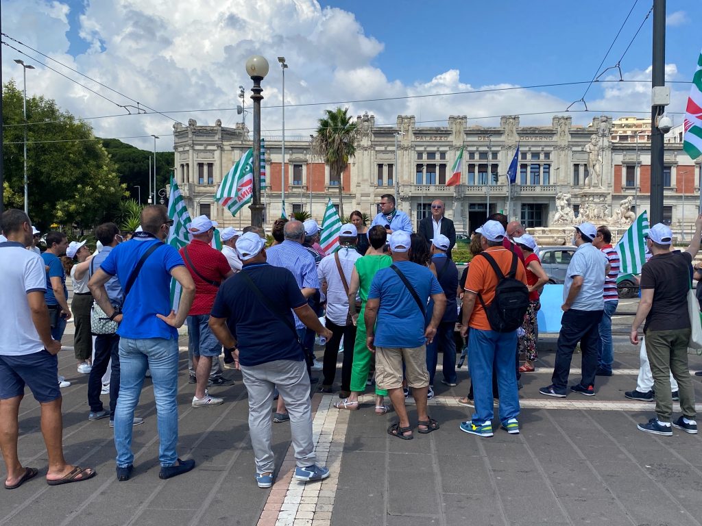 sit-in cisl messina