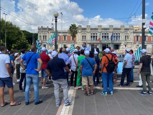 sit-in cisl messina
