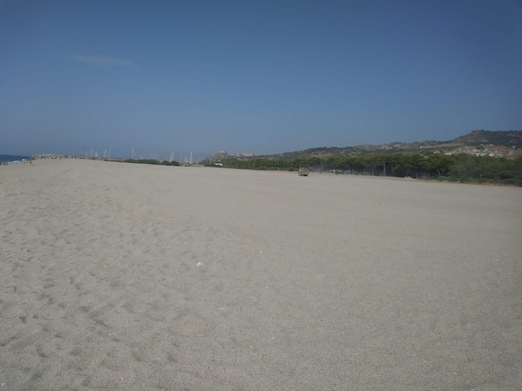spiaggia roccella dopo jova beach party