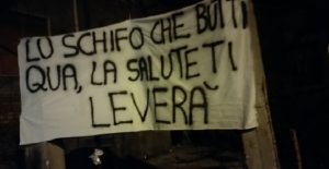 striscione rifiuti