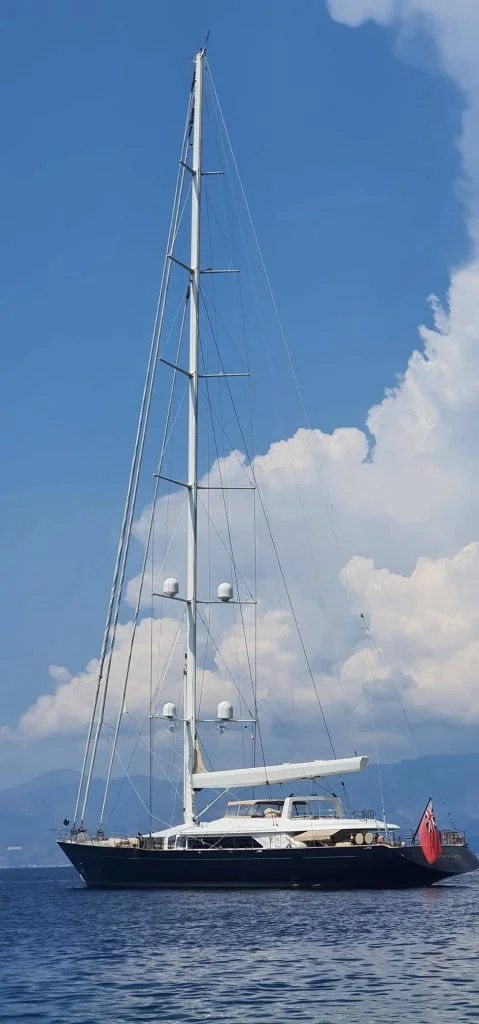 Bayesian: uno dei superyacht a vela più lussuosi del mondo attracca a ...