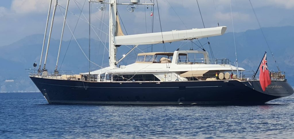 Bayesian: uno dei superyacht a vela più lussuosi del mondo attracca a ...
