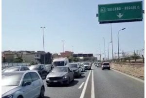 traffico traghetti villa san giovanni stretto di messina