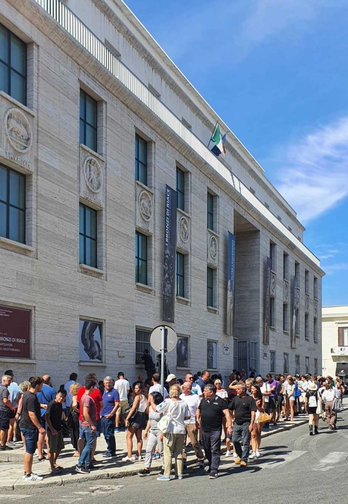 visitatori museo bronzi di riace