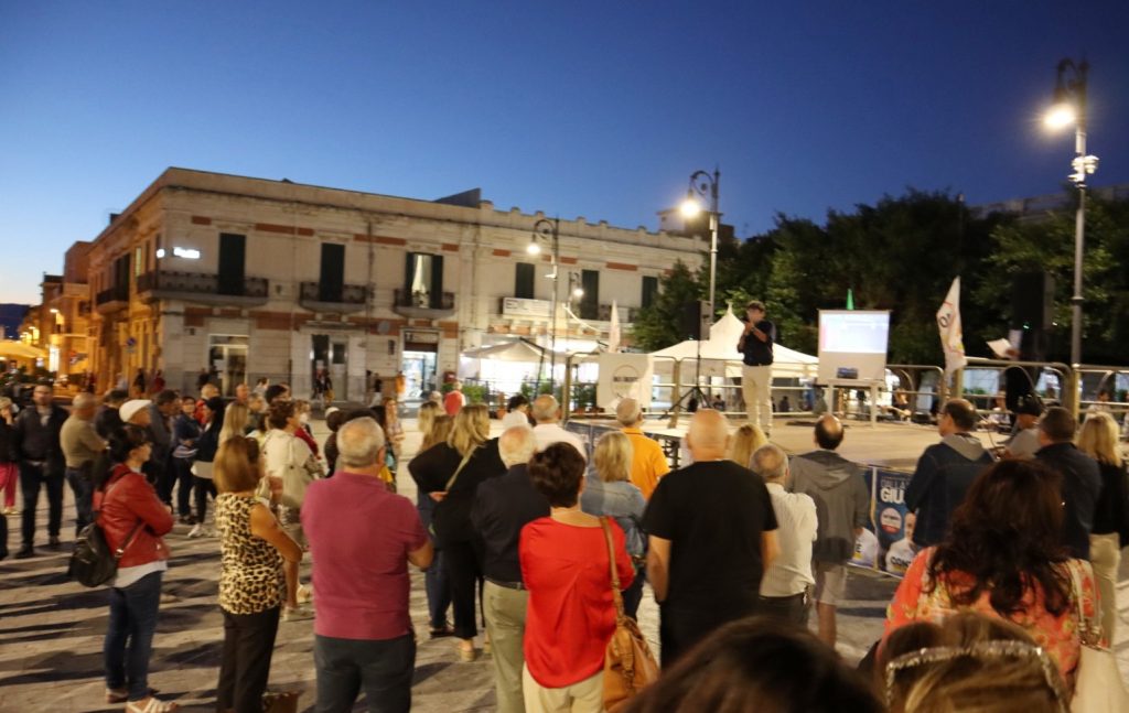 Iniziativa M5S Piazza Duomo Reggio Calabria (2)