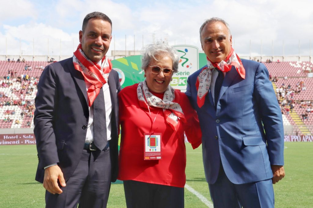 Reggina-Cittadella consegna incasso Ail per Massimo Bandiera Saladini Presidente Ail Cardona