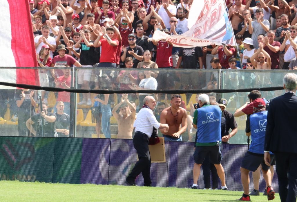 Reggina-Palermo Curva Sud omaggia Poli