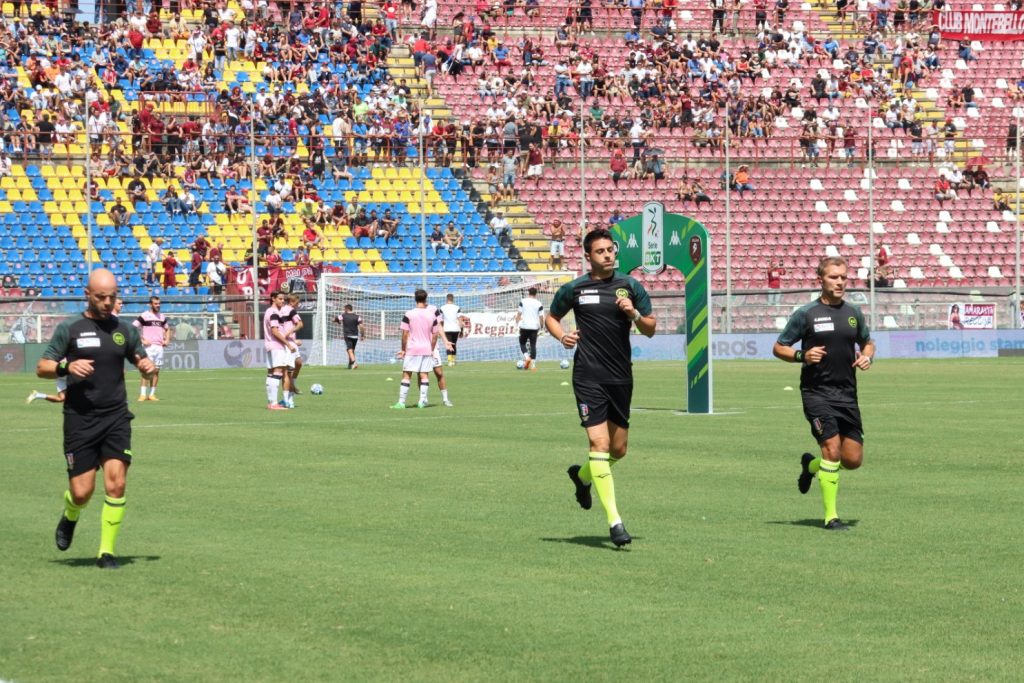 Reggina-Palermo riscaldamento arbitri