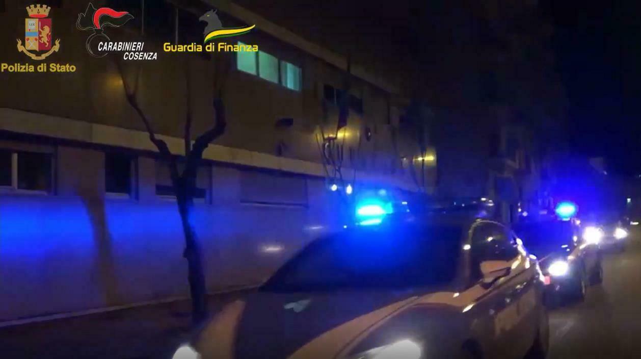 polizia cosenza arresti