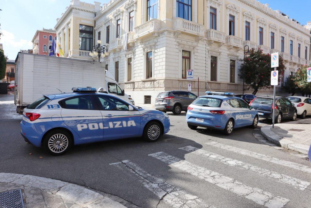 polizia piazza italia reggio calabria
