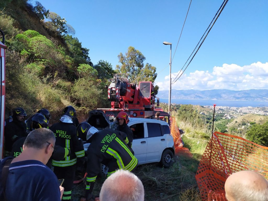recupero auto mosorrofa scarpata