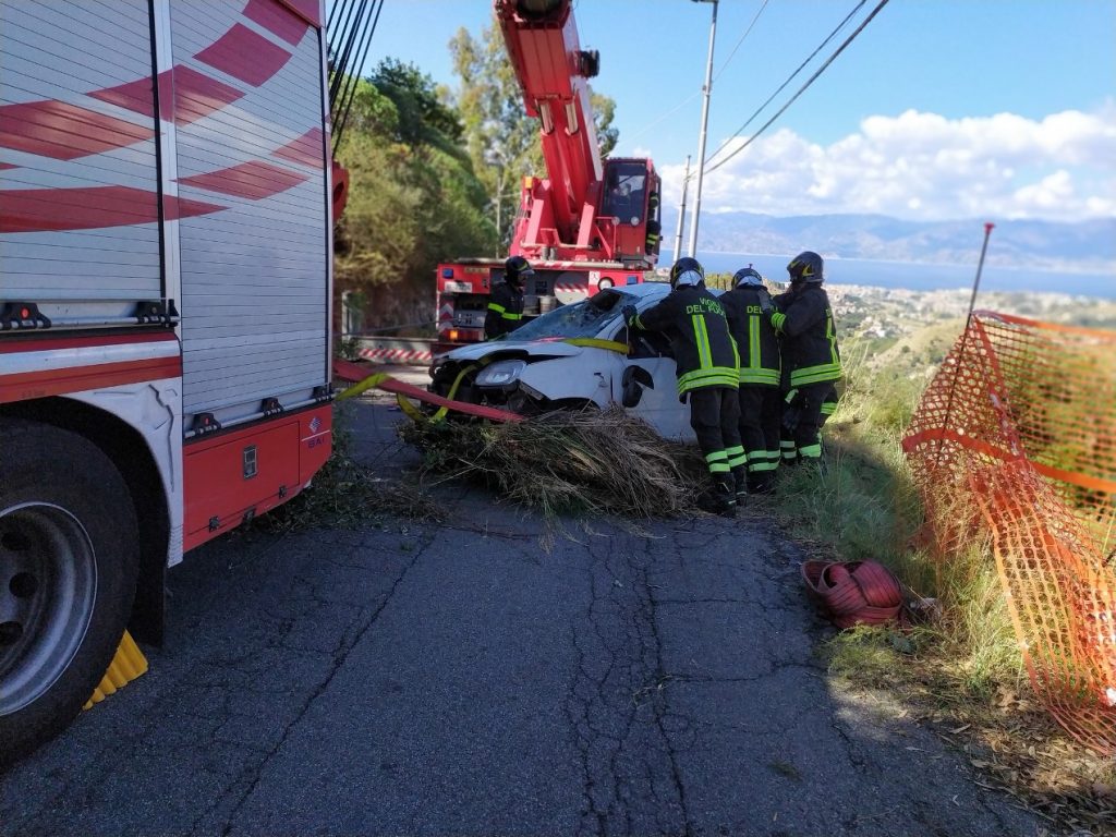 recupero auto mosorrofa scarpata