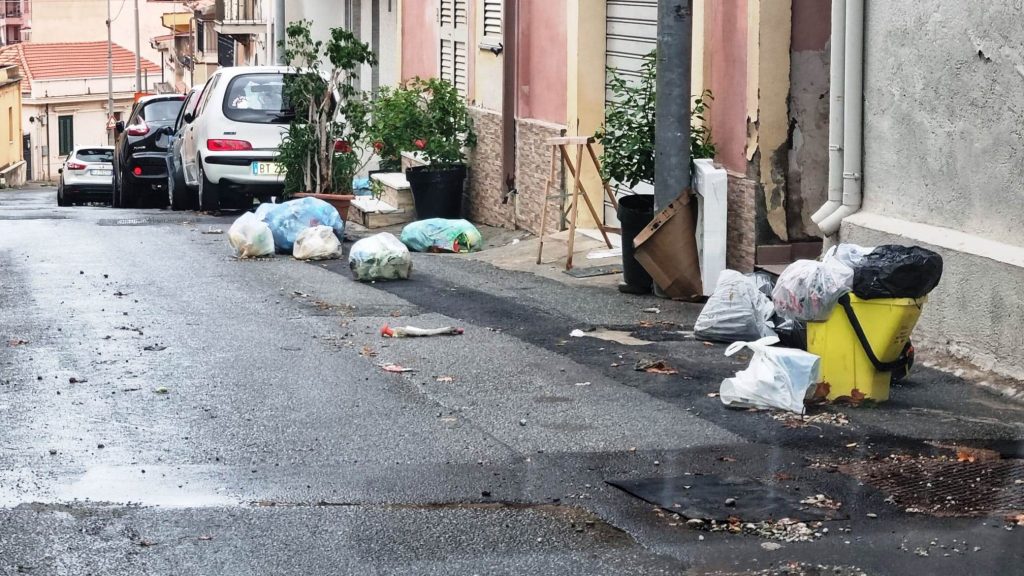 rifiuti Via Vecchia Cimitero